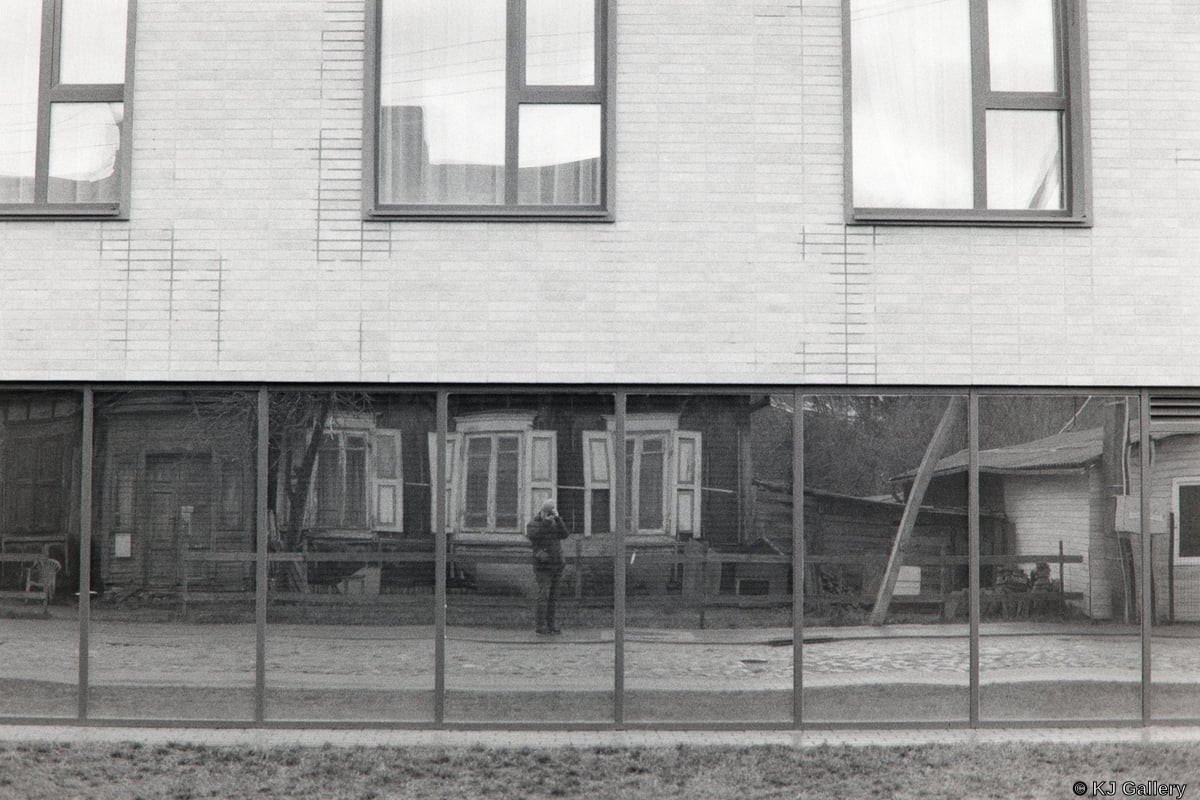 Time travel - Grabas B/W